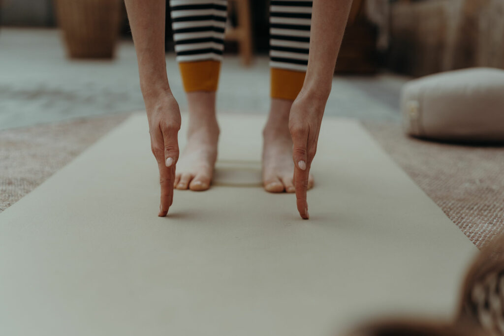 Praxisorientierte Yoga Ausbildung mit direkter Haltungskorrektur im Unterricht
