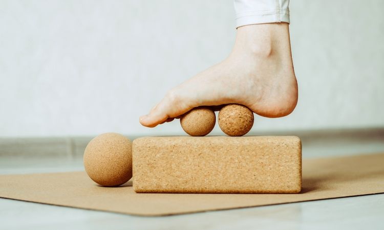 Faszien-Tools: Faszienbälle für die eigene Yogapraxis