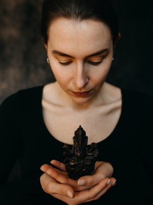 SELBSTLOS Yogaphilosophie-Ausbildung bei Körpergefühl vertiefen